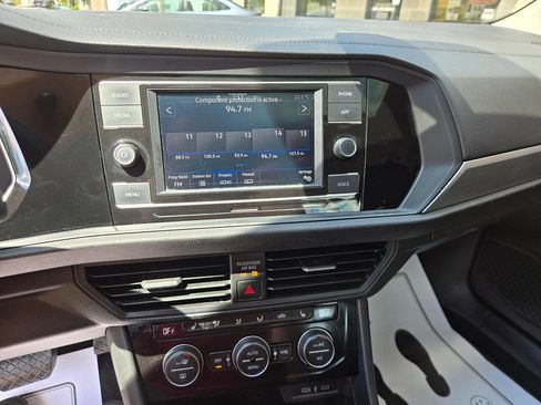 Used 2020 Volkswagen Jetta SE FWD image 13
