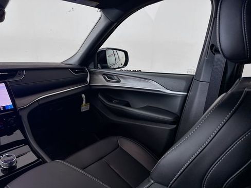 New 2025 Jeep Grand Cherokee Limited image 23