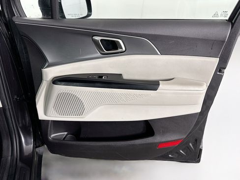 Used 2024 Kia Carnival LX image 33