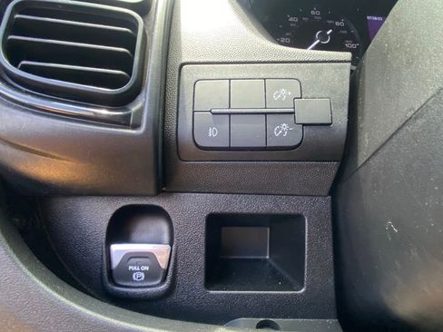 Used 2025 RAM ProMaster 2500 w/ Convenience Group FWD image 15