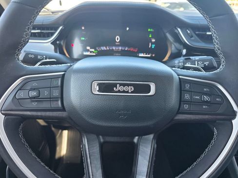 Used 2023 Jeep Grand Cherokee 4WD 4xe image 33