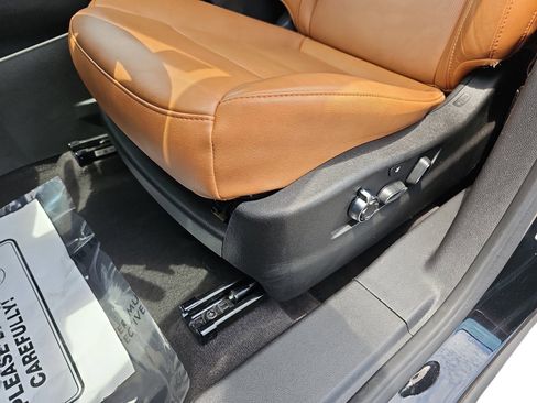 Used 2023 Cadillac XT4 Premium Luxury FWD image 25