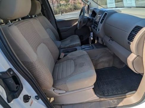 Used 2015 Nissan Frontier SV image 16