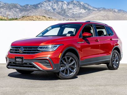 Used 2022 Volkswagen Tiguan SE w/ Panoramic Sunroof Package