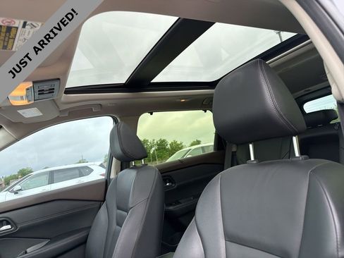 Certified 2023 Nissan Rogue SL w/ SL Premium Package image 11