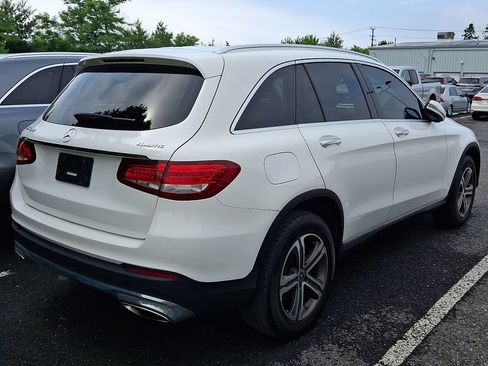 Used 2019 Mercedes-Benz GLC 300 4MATIC image 3