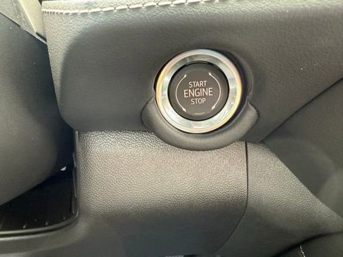 New 2025 Chevrolet Suburban Premier image 32