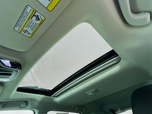 Used 2025 Subaru Outback Premium image 21