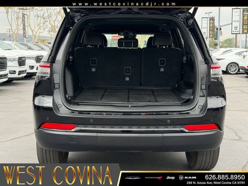 Used 2025 Jeep Grand Cherokee Altitude RWD image 10