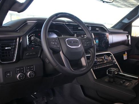 Used 2025 GMC Sierra 1500 Denali Ultimate image 8