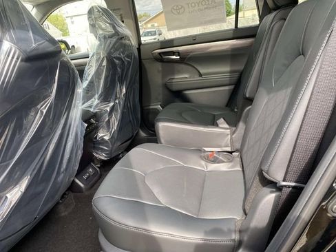 New 2026 Toyota Highlander Platinum AWD/4WD image 7