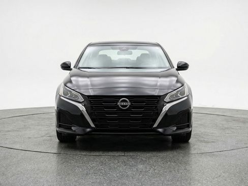 Used 2025 Nissan Altima 2.5 SV image 2