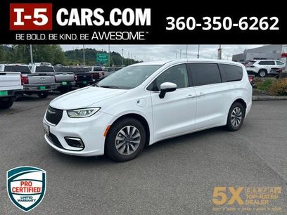 Used 2023 Chrysler Pacifica Touring-L