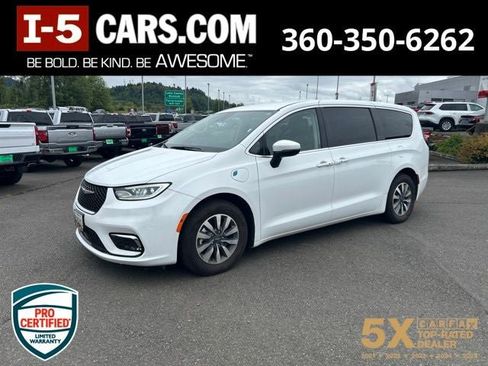 Used 2023 Chrysler Pacifica Touring-L FWD image 1