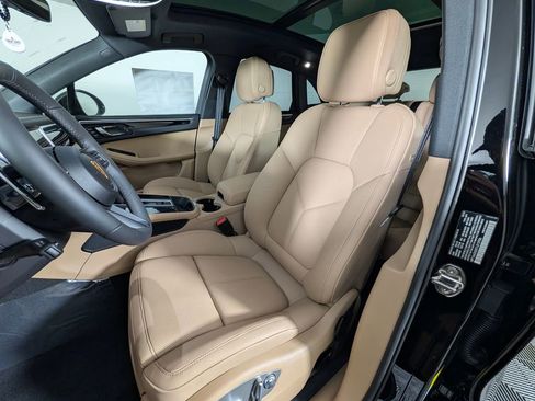 New 2026 Porsche Macan AWD/4WD image 5