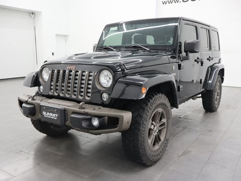 Used 2016 Jeep Wrangler Unlimited Sahara AWD/4WD image 6