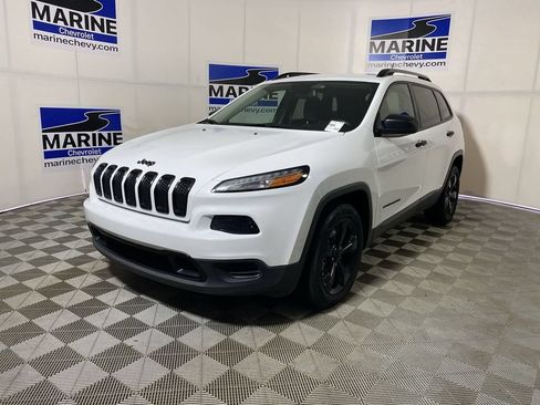 Used 2017 Jeep Cherokee Sport FWD image 11