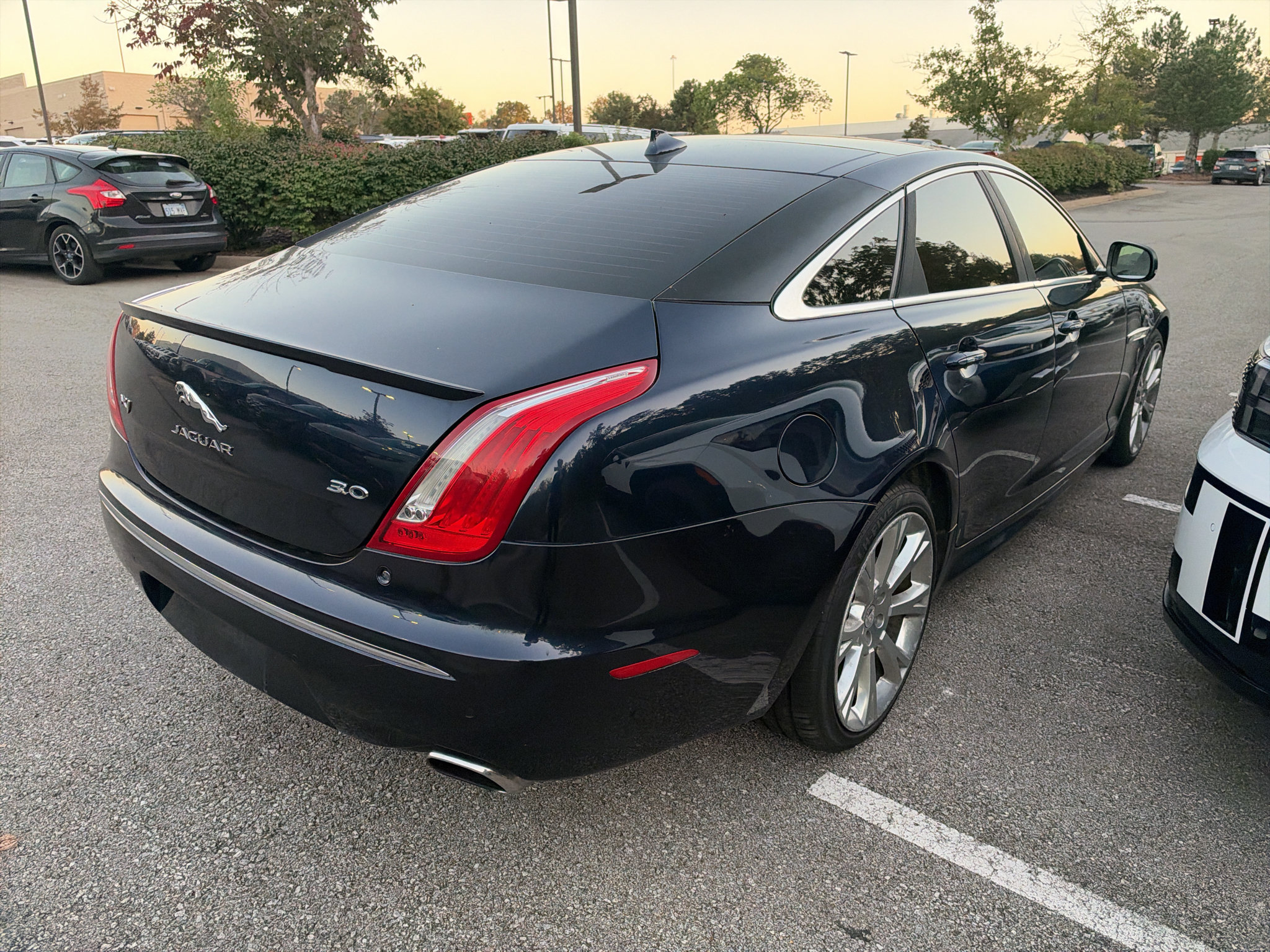 Used 2015 Jaguar XJ RWD image 5