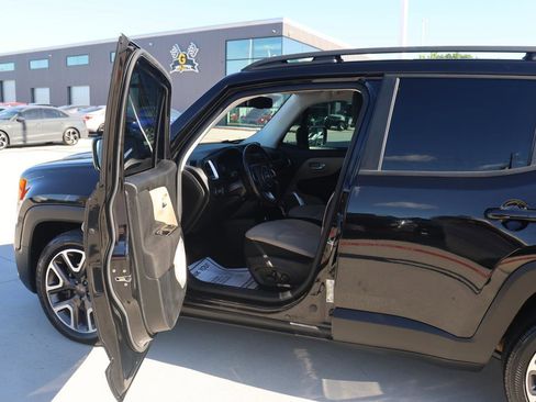 Used 2017 Jeep Renegade Latitude w/ Popular Equipment Group image 26