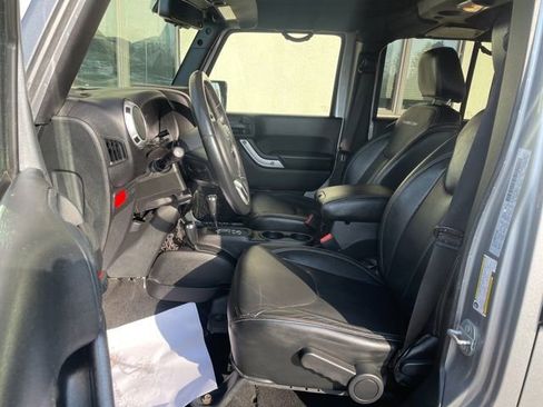 Used 2016 Jeep Wrangler Unlimited Rubicon image 24