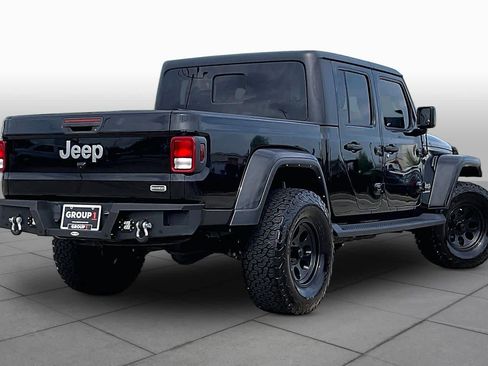Used 2022 Jeep Gladiator Overland w/ Cold Weather Group AWD/4WD image 13