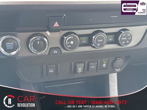 Used 2020 Toyota Tacoma TRD Sport w/ Blackout Package AWD/4WD image 14