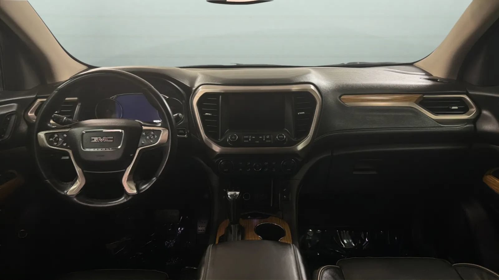 Used 2017 GMC Acadia Denali w/ Technology Package FWD image 9