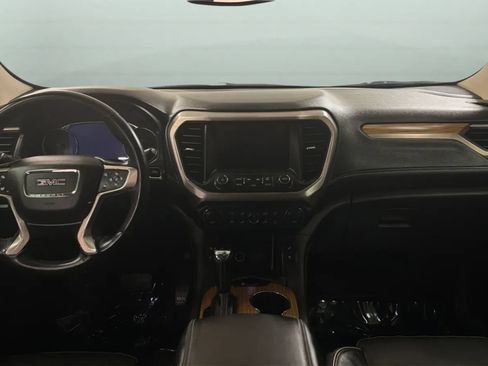 Used 2017 GMC Acadia Denali w/ Technology Package FWD image 9