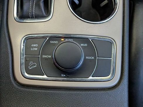 Used 2017 Jeep Grand Cherokee Limited w/ Luxury Group II AWD/4WD image 18