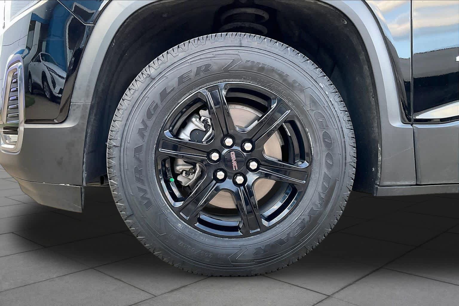 Used 2023 GMC Acadia AT4 w/ Technology Package AWD/4WD image 10