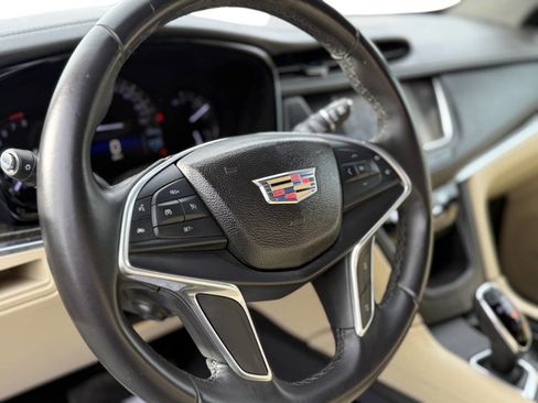 Used 2017 Cadillac XT5 Base 4dr SUV image 31