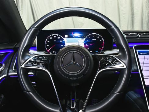 Used 2022 Mercedes-Benz S 500 4MATIC w/ AMG Line Package image 41