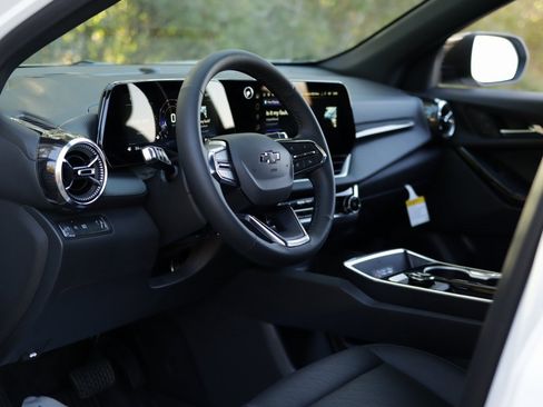 New 2026 Chevrolet Equinox LT w/ Convenience Package II image 9