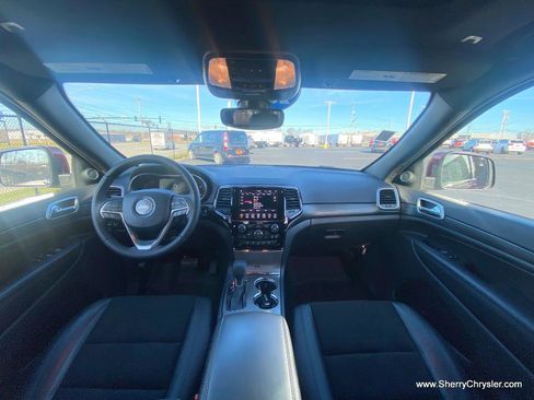 Used 2019 Jeep Grand Cherokee Altitude image 25