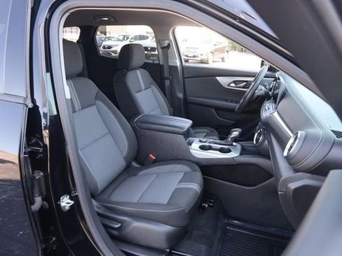 Used 2025 Chevrolet Blazer LT AWD/4WD image 25