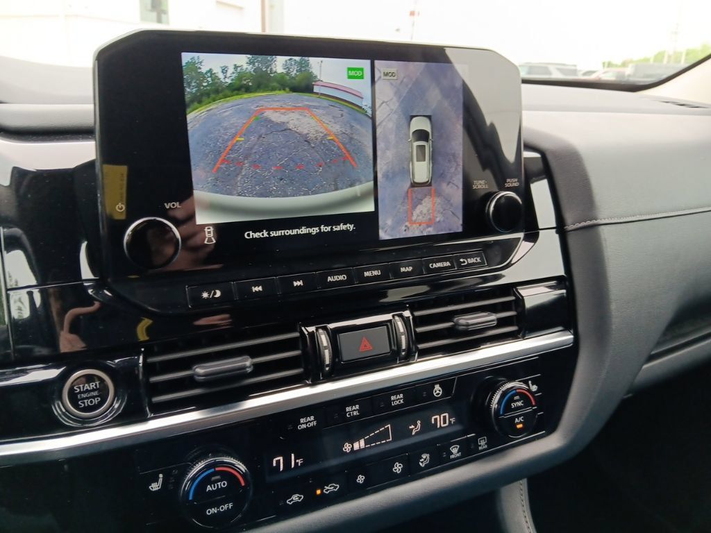 Used 2023 Nissan Pathfinder SL AWD/4WD image 23