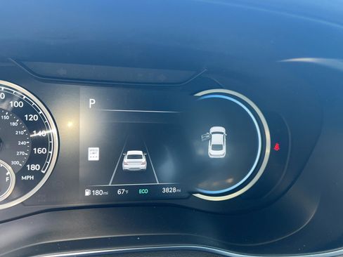 Used 2025 Genesis G70 2.5T w/ Sport Prestige Package image 13