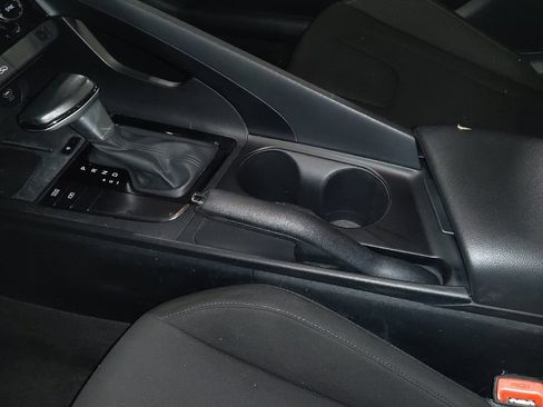 Used 2025 Hyundai Elantra Sport FWD image 26