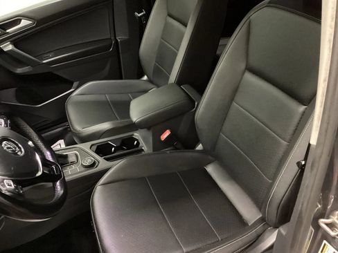 Used 2019 Volkswagen Tiguan SE w/ Panoramic Sunroof Package AWD/4WD image 9