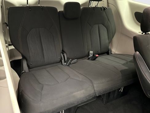 Used 2018 Chrysler Pacifica Touring Plus image 19