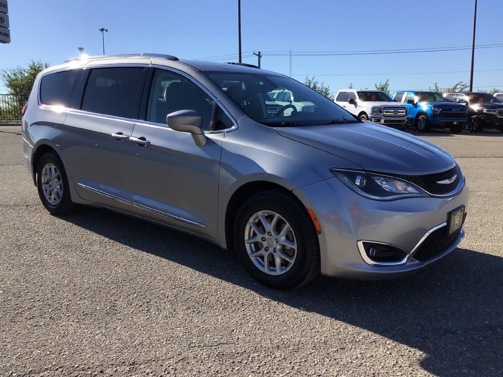 Used 2020 Chrysler Pacifica Touring-L FWD image 8