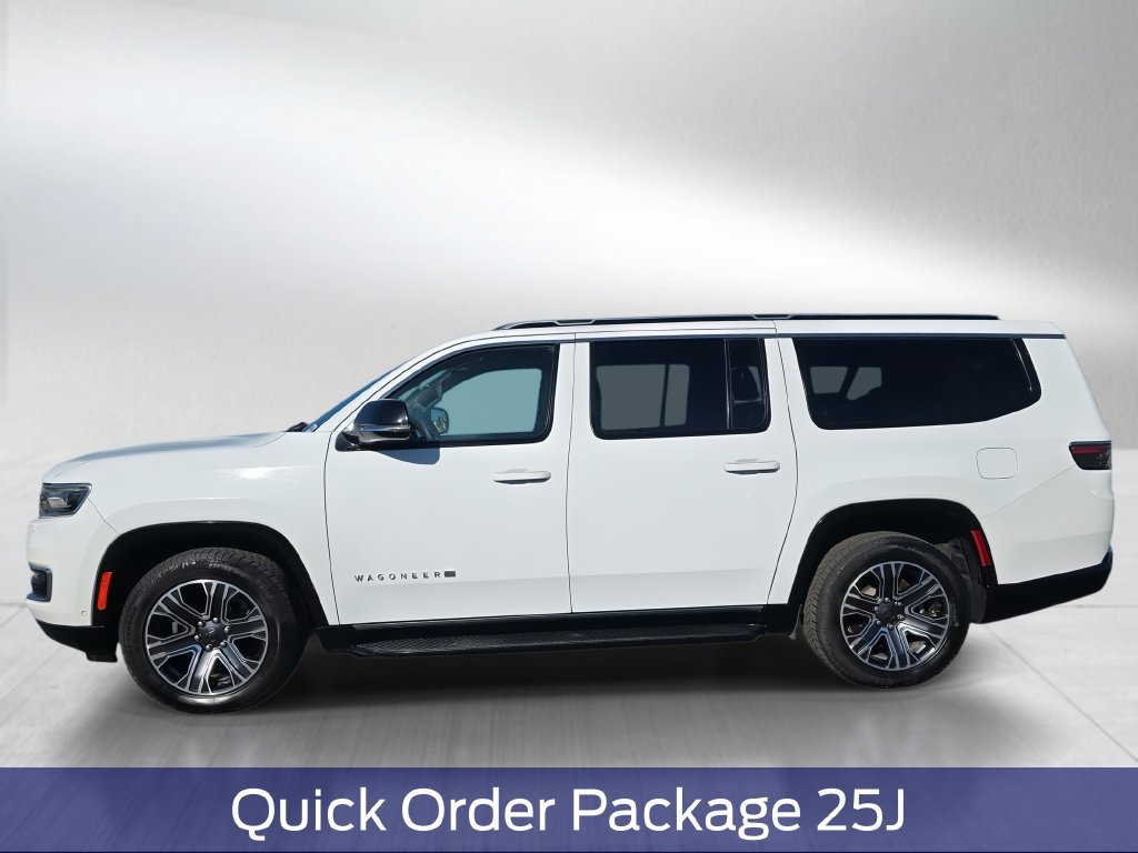 Used 2024 Jeep Wagoneer L Series II w/ Flexible Seating Group AWD/4WD image 3