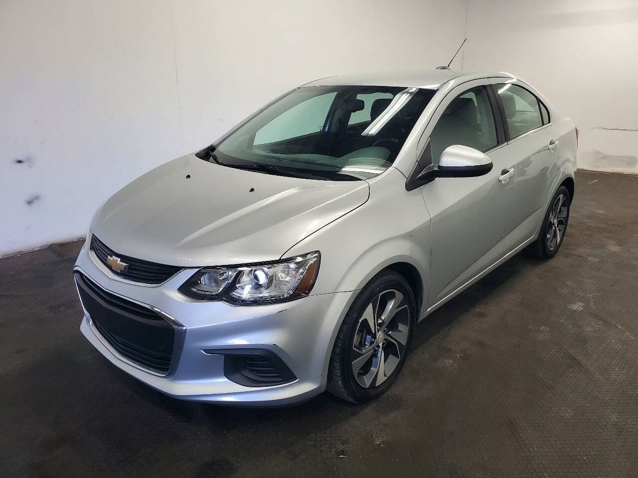Used 2020 Chevrolet Sonic Premier FWD image 1