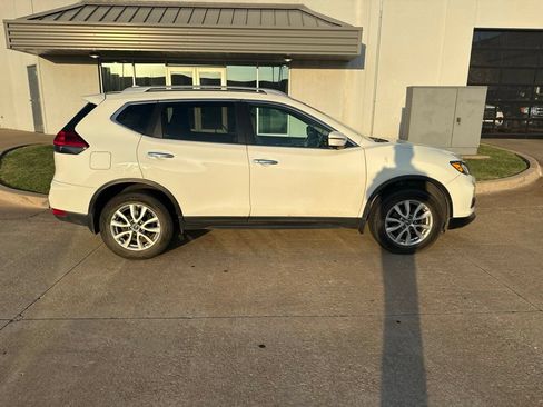 Used 2017 Nissan Rogue SV AWD/4WD image 5