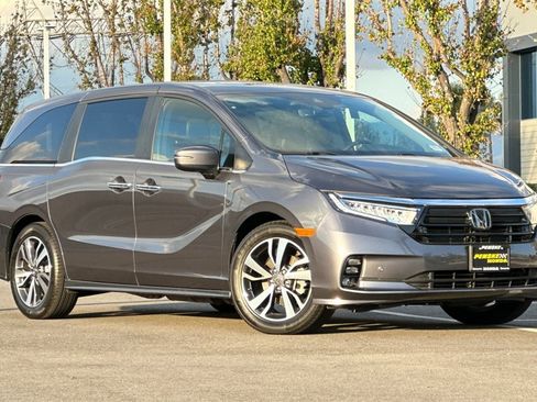 Certified 2023 Honda Odyssey Touring image 2