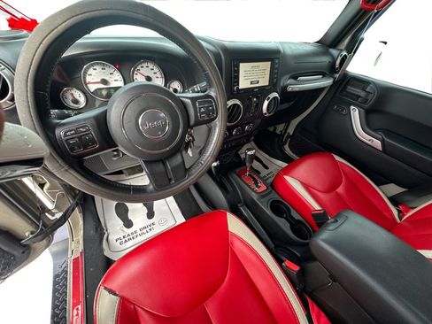 Used 2018 Jeep Wrangler Unlimited Rubicon w/ Cold Weather Group image 32