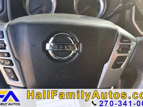 Used 2018 Nissan Titan SV w/ SV Convenience Package image 19