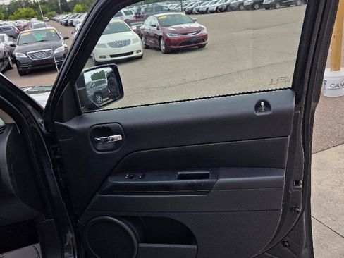 Used 2014 Jeep Patriot Latitude image 16