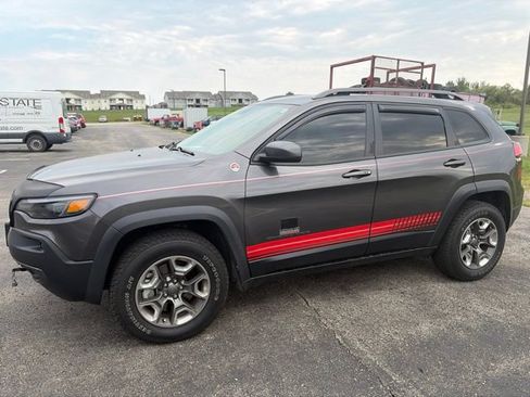 Used 2019 Jeep Cherokee Trailhawk AWD/4WD image 1
