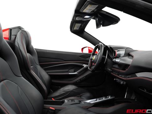 Used 2021 Ferrari F8 Tributo RWD image 41